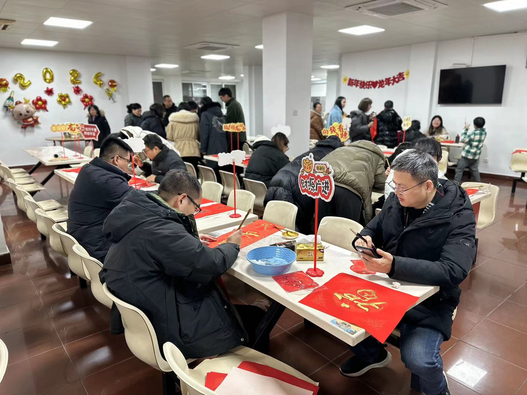 “迎春接福，共慶佳節(jié)”包餃子、寫春聯(lián)活動1 (25).jpg